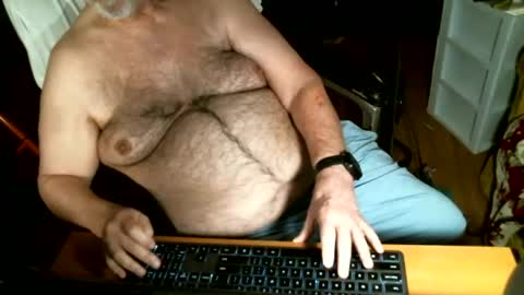 Snapshot of hairybear813 chatting on June 29, 2:06 pm hairybear813 online show from June 29, 2:06 pm
