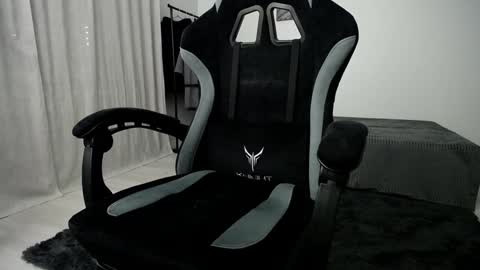 Snapshot of hairycuss chatting on December 10, 7:54 pm Adam online show from December 10, 7:54 pm