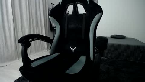 Snapshot of hairycuss chatting on January 13, 6:27 am Adam online show from January 13, 6:27 am