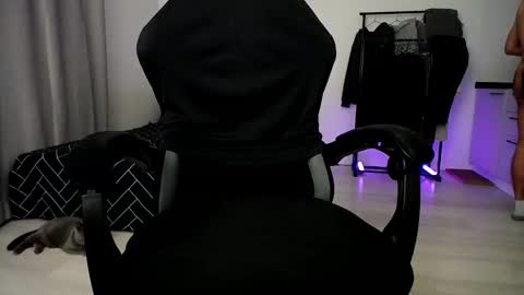 Snapshot of hairycuss chatting on November 2, 8:33 pm Adam online show from November 2, 8:33 pm