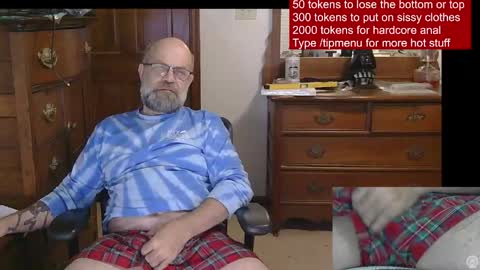 HairyDaddyBear69 online show from April 11, 1:54 am