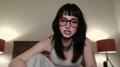 Snapshot of hairyjess chatting on November 23, 1:05 am Jess online show from November 23, 1:05 am