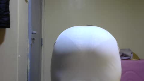 Snapshot of hairypussybigassy001 chatting on January 19, 5:15 am hairypussybigassy001 online show from January 19, 5:15 am