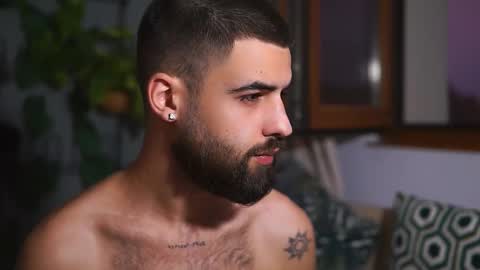 Snapshot of hairyrobxxx chatting on September 11, 3:39 am HairyRobXxX online show from September 11, 3:39 am