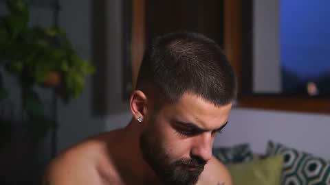 Snapshot of hairyrobxxx chatting on September 12, 3:39 am HairyRobXxX online show from September 12, 3:39 am