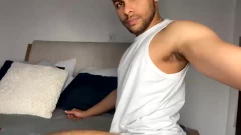 Independent       model  online show from March 10, 11:16 pm