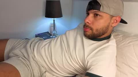 Independent       model  online show from November 10, 10:42 pm