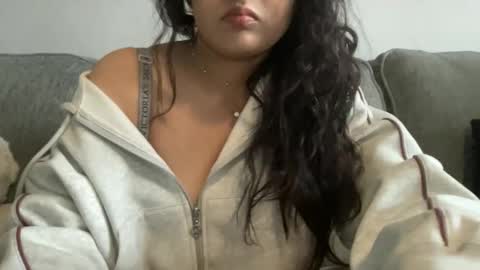 halleyb2026 online show from April 25, 7:33 pm