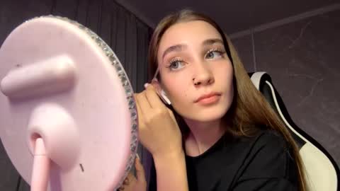 Snapshot of halliemcanaw chatting on November 3, 6:42 pm Holly online show from November 3, 6:42 pm