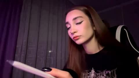 Snapshot of halliemcanaw chatting on November 8, 7:45 pm Holly online show from November 8, 7:45 pm