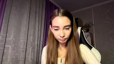 Snapshot of halliemcanaw chatting on November 10, 6:40 pm Holly online show from November 10, 6:40 pm