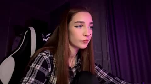 Snapshot of halliemcanaw chatting on December 3, 7:34 pm Holly online show from December 3, 7:34 pm