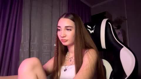 Snapshot of halliemcanaw chatting on December 13, 7:53 pm Holly online show from December 13, 7:53 pm