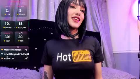 Snapshot of hallsred_rh chatting on July 15, 1:00 am Halls Red online show from July 15, 1:00 am
