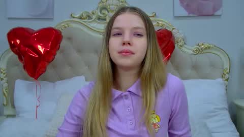 Snapshot of hallybradley chatting on March 3, 5:13 am HallyBradley online show from March 3, 5:13 am