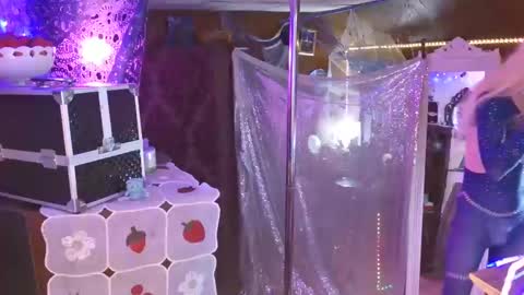 halovalentine online show from January 4, 2:56 am