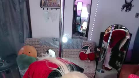 halovalentine online show from February 28, 1:12 pm