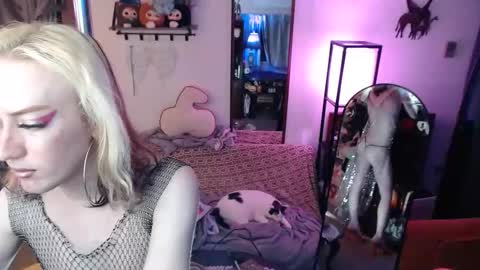 halovalentine online show from March 29, 4:12 am