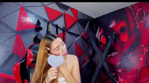 Hana and Zeta online show from February 3, 12:21 pm