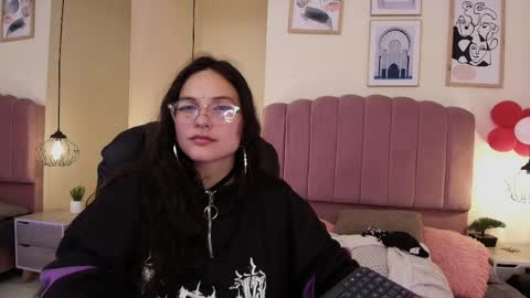 hanabie_ online show from April 12, 3:33 am