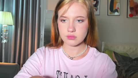 Snapshot of hanahwoods chatting on February 23, 1:35 am hanahwoods online show from February 23, 1:35 am