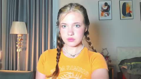 Snapshot of hanahwoods chatting on February 23, 8:55 pm hanahwoods online show from February 23, 8:55 pm