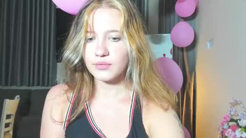 Snapshot of hanahwoods chatting on March 7, 8:33 pm hanahwoods online show from March 7, 8:33 pm