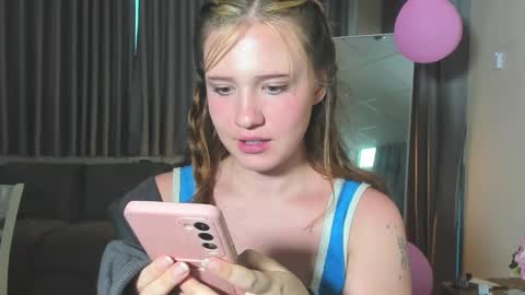 Snapshot of hanahwoods chatting on March 9, 12:00 am hanahwoods online show from March 9, 12:00 am