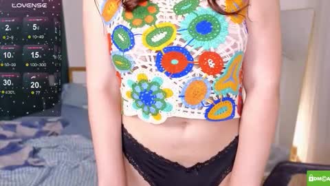 Snapshot of hanahwoods chatting on October 19, 1:17 am hanahwoods online show from October 19, 1:17 am