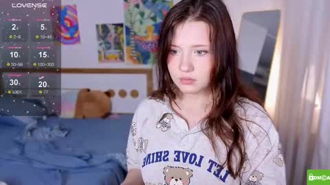 Snapshot of hanahwoods chatting on November 25, 2:44 am hanahwoods online show from November 25, 2:44 am