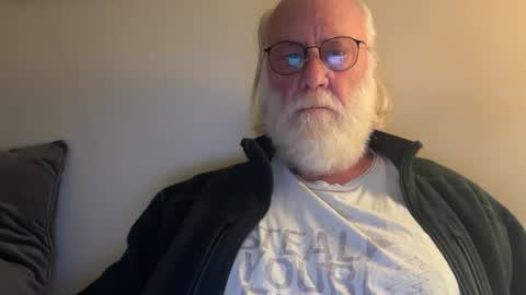 handful57345 online show from May 23, 11:36 am