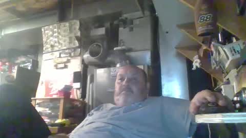 Snapshot of handiemanhere chatting on April 23, 2:02 am naked man online show from April 23, 2:02 am