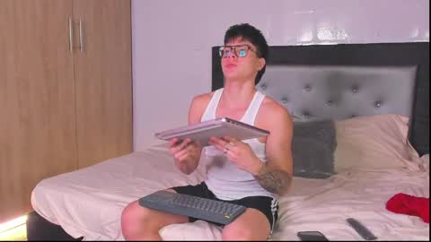 handsome_boys69 online show from April 3, 7:50 am