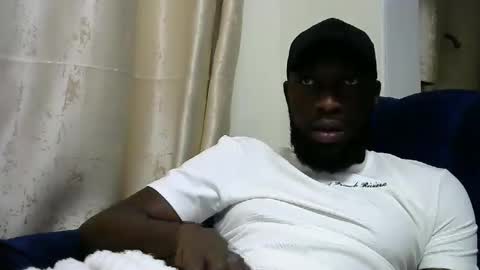 Snapshot of handsome_king30 chatting on December 10, 6:17 pm handsome king online show from December 10, 6:17 pm