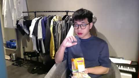 handsome_mannn online show from February 4, 12:16 am