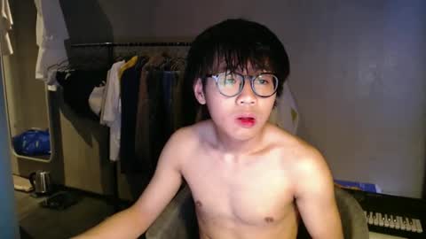 handsome_mannn online show from May 16, 7:23 pm