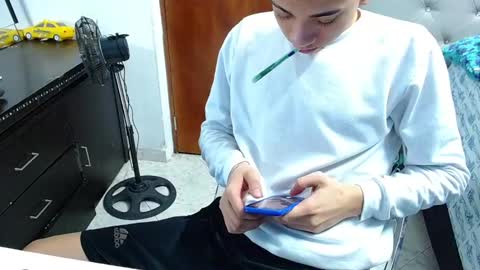 Snapshot of handsome_white1 chatting on December 9, 6:23 am jorge daniel online show from December 9, 6:23 am