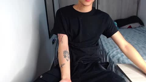 Snapshot of handsome_white1 chatting on February 2, 6:48 am jorge daniel online show from February 2, 6:48 am