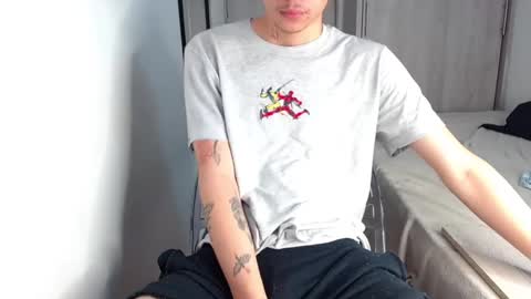 Snapshot of handsome_white1 chatting on February 5, 8:04 pm jorge daniel online show from February 5, 8:04 pm