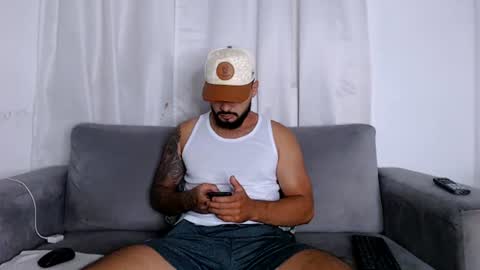Snapshot of handsomen69 chatting on July 3, 10:32 am Handsomen online show from July 3, 10:32 am