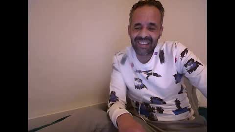 handsomepenis20cm online show from October 17, 11:51 pm