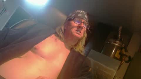 Snapshot of handyman5303 chatting on February 4, 11:27 am Handystudman online show from February 4, 11:27 am