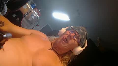 handystud33 online show from September 30, 8:19 am