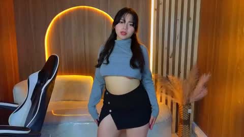 Snapshot of hani_amber_tx chatting on July 1, 12:40 pm Follow me.. Live 730 to 1400 online show from July 1, 12:40 pm