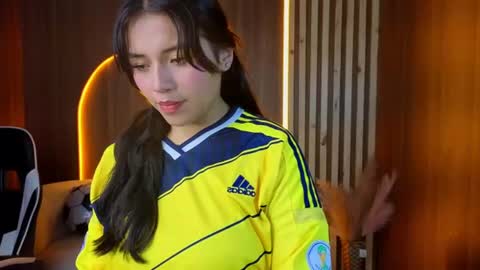 Snapshot of hani_amber_tx chatting on July 7, 12:42 pm Follow me.. Live 730 to 1400 online show from July 7, 12:42 pm