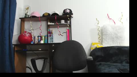 Snapshot of hank_fuller01 chatting on February 21, 1:55 pm Hank online show from February 21, 1:55 pm