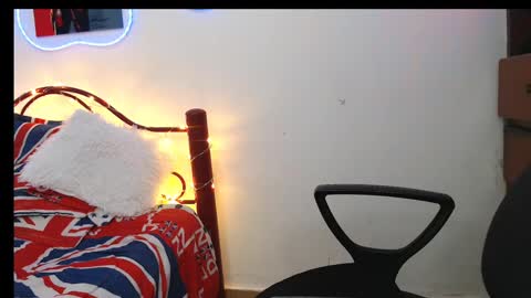 Snapshot of hank_fuller01 chatting on March 2, 3:13 am Hank online show from March 2, 3:13 am