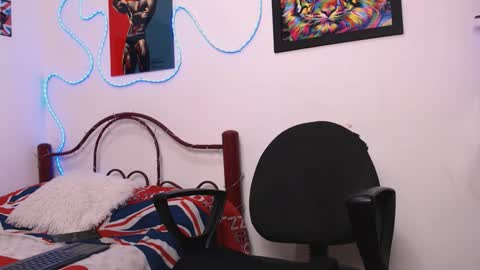 Snapshot of hank_fuller01 chatting on October 17, 1:42 am Hank online show from October 17, 1:42 am