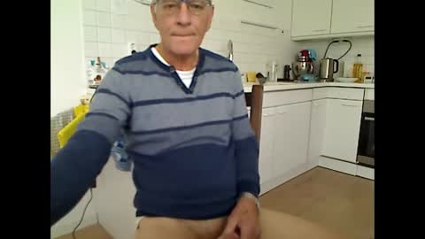 Snapshot of hankk54 chatting on November 4, 10:14 am hankk54 online show from November 4, 10:14 am