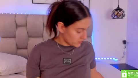 Snapshot of hanna__evans_ chatting on April 21, 11:38 am hanna__evans_ online show from April 21, 11:38 am
